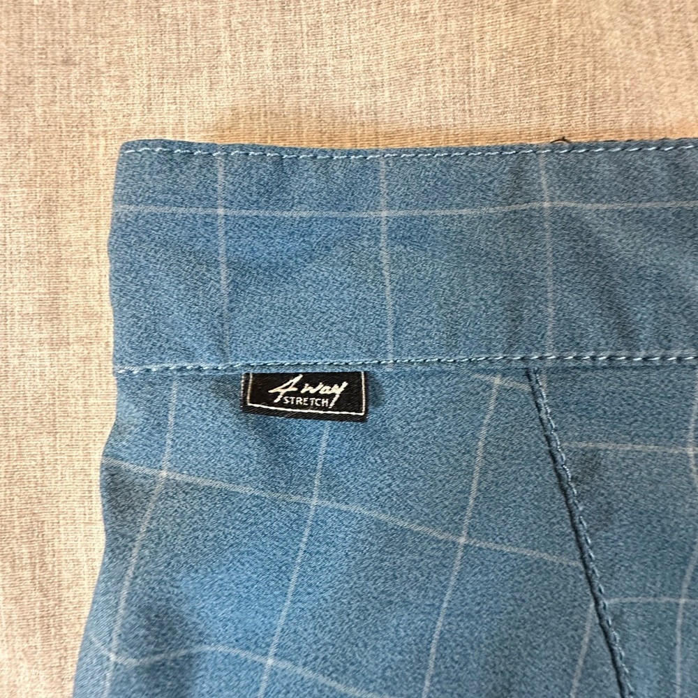 Men’s Billabong Submersible Blue Grid Pattern Shorts - Picture 5 of 11